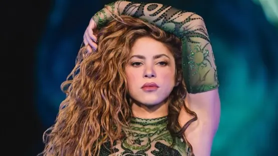 “مبسوطة هغني في مصر”.. شاكيرا توجه رسالة بالعربية قبل حفل الأهرامات