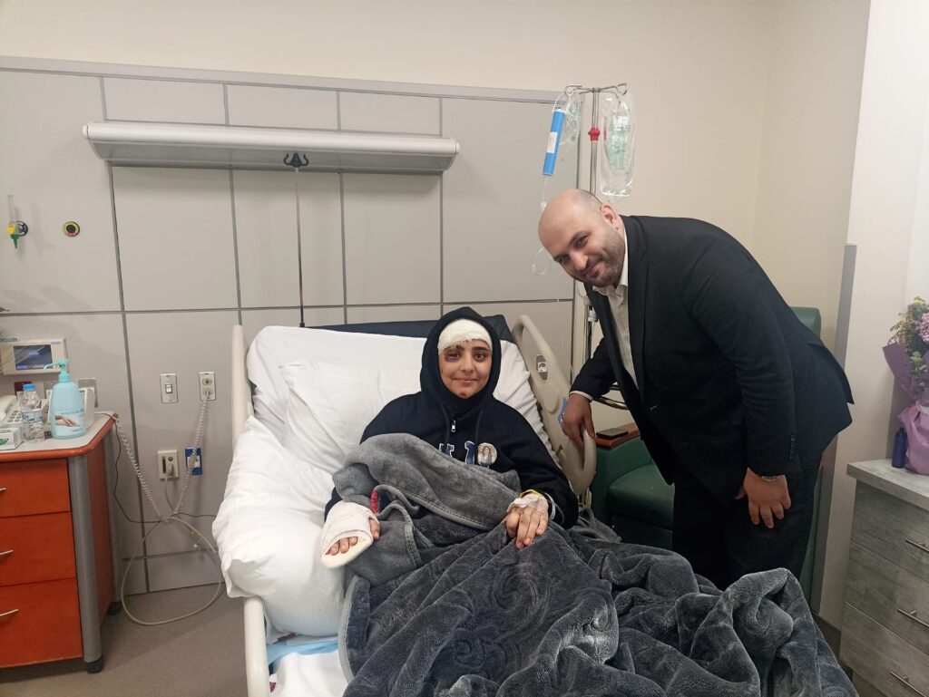 وزير الصحة يعاين الإعلامية فرج في مستشفى الزهراء