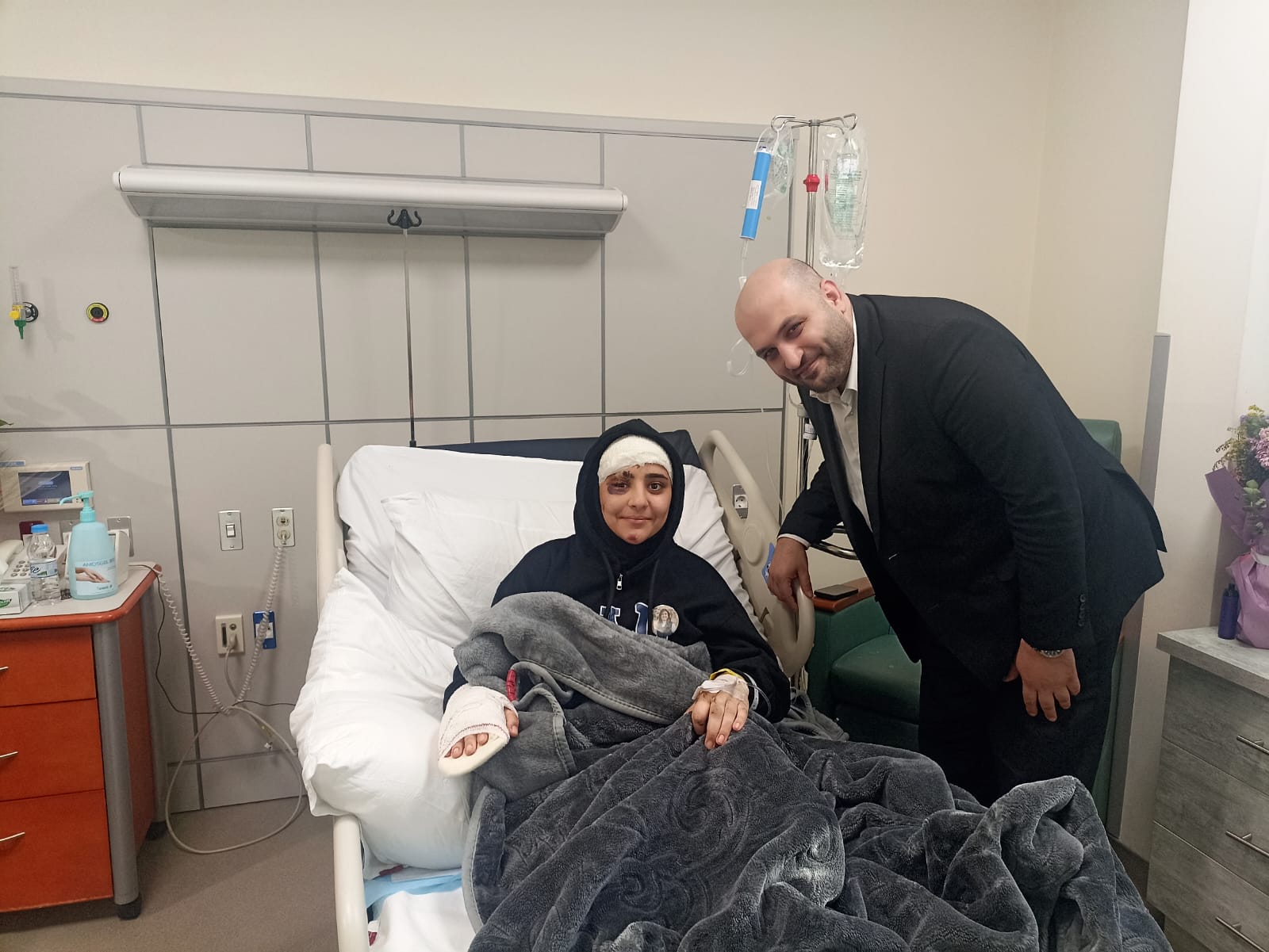 وزير الصحة يعاين الإعلامية فرج في مستشفى الزهراء