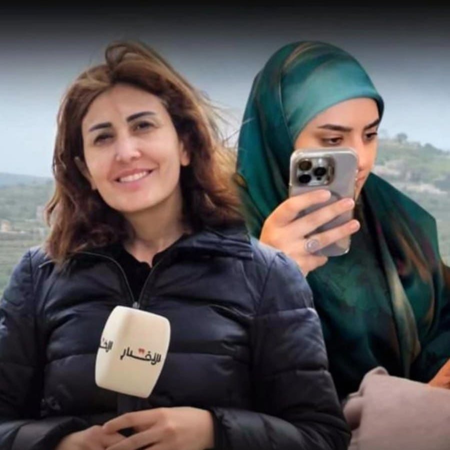 الصحافيتان أمال خليل وزينب فرج.