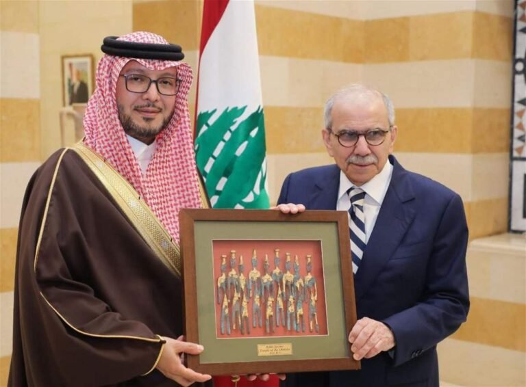 الرئيس نواف سلام ينوّه بالجهود الكبيرة للسفير السعودي وليد بخاري