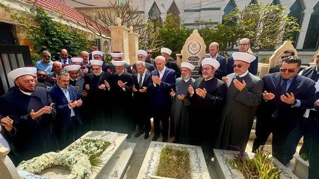 دريان زار ضريح الشهيد حسن خالد: لم يكن مجرد مرجع ديني بل كان بوصلةً للأمان في أحلك الظروف
