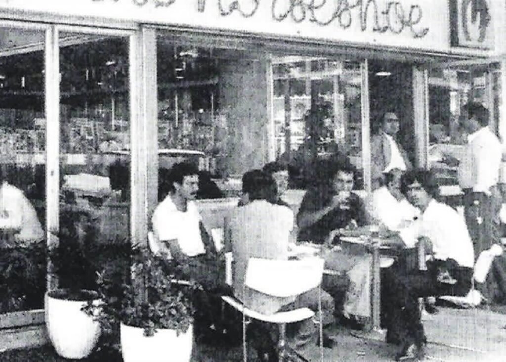مقاهي بيروت… مرافئ الذاكرة في زمن الانهيار