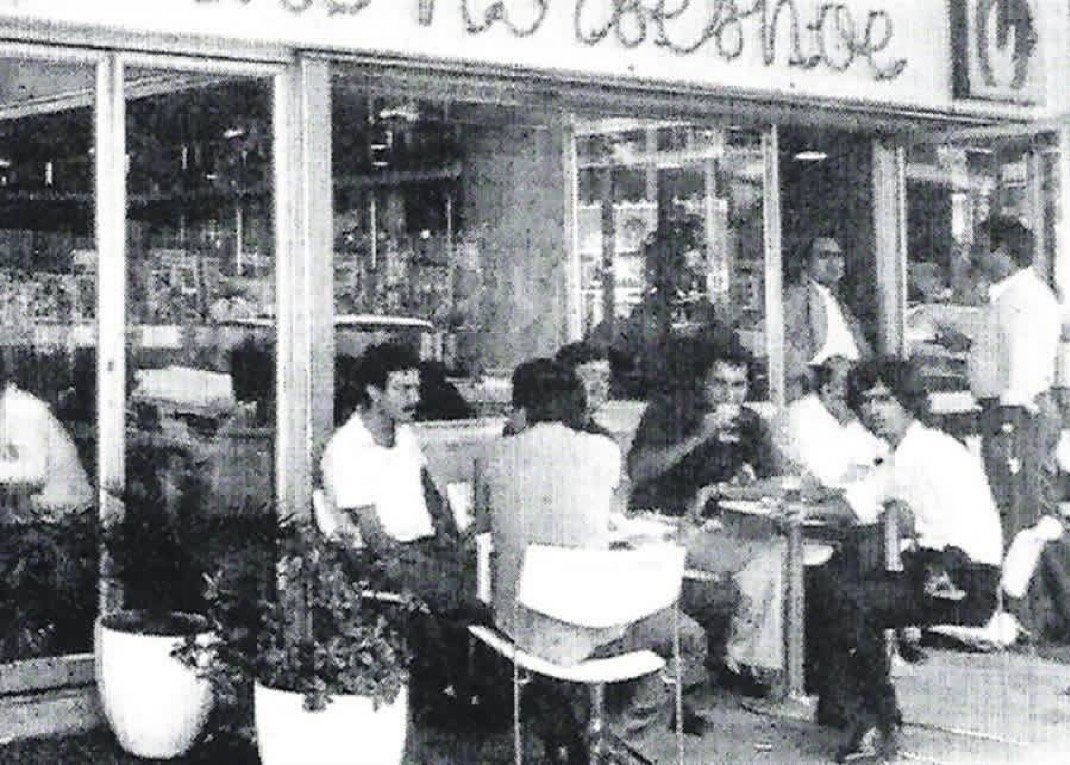 مقاهي بيروت… مرافئ الذاكرة في زمن الانهيار