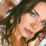 شائعات الانفصال تلاحق نجمة “التفاح الحرام”.. فهل انفصلت بيران داملا يلماز عن خطيبها؟