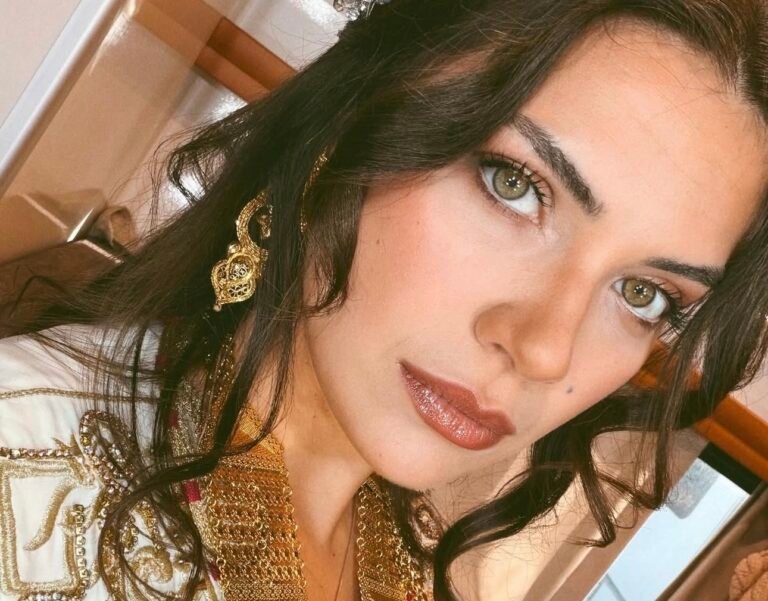 شائعات الانفصال تلاحق نجمة “التفاح الحرام”.. فهل انفصلت بيران داملا يلماز عن خطيبها؟
