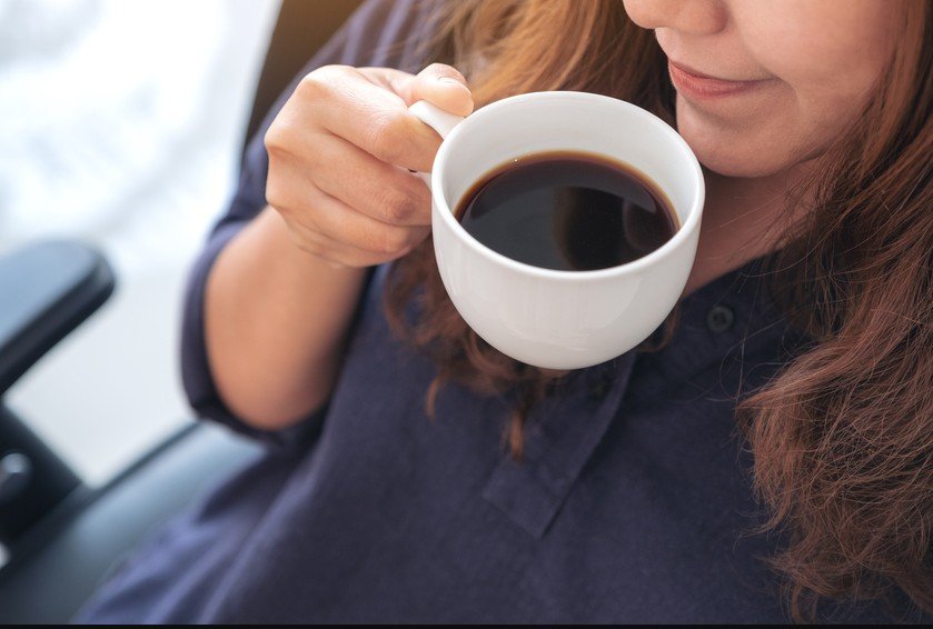 طبيبة: شرب القهوة على معدة فارغة يسبب مرضا خطيرا خلال شهر فقط