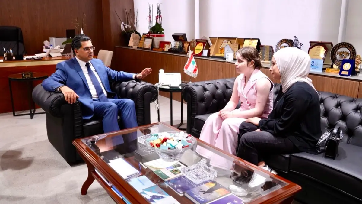 الوزير مرقص استقبل ناجيتين من مجزرة بنت جبيل