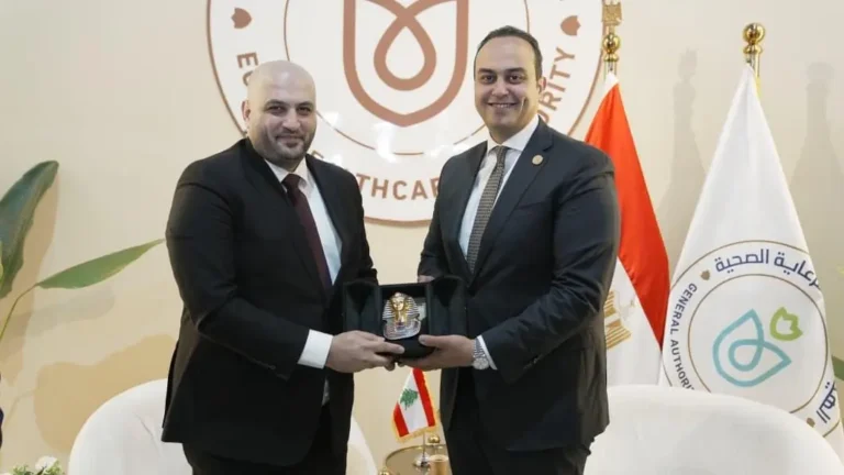 وزير الصحة يتسلّم جائرة القيادة في تعزيز مرونة النظم الصحية