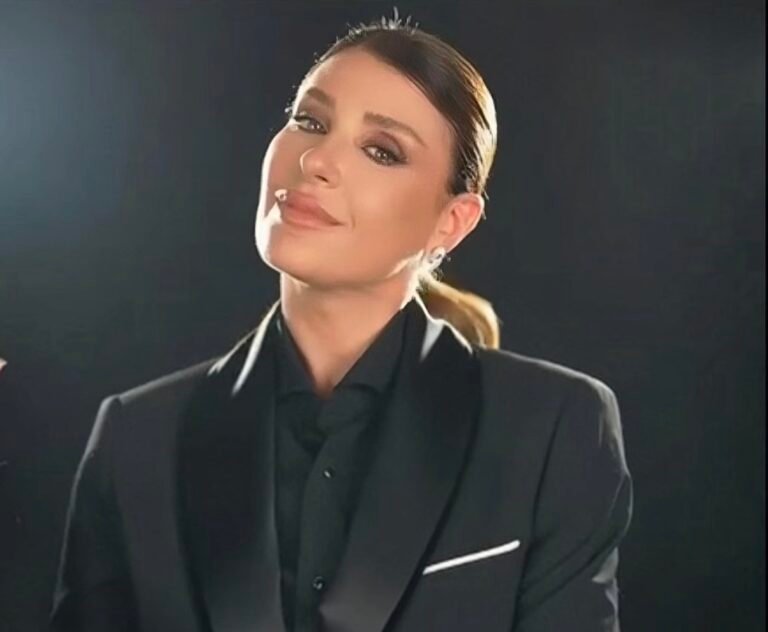 ببدلة رجالية ورسالة مؤثرة.. ريتا حرب تهنئ الأمهات العازبات بعيد الأب