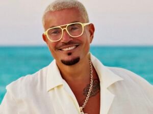 عمرو دياب يحصد الصدارة مجددًا بألبوم «حبيتك» خلال 48 ساعة