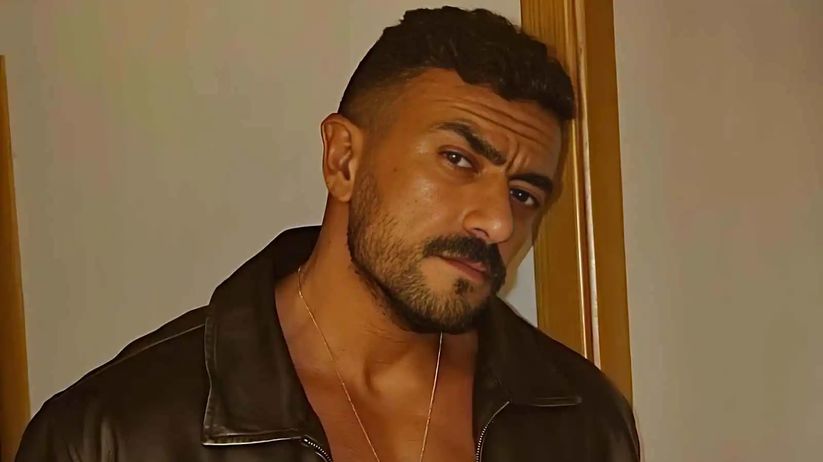 أحمد العوضي يعتذر لـ«حاجة» بسبب خناقة في المنام