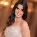 بطلة كليب عمرو دياب “لولا البنات”.. من هي لجين خليفة التي خطفت الأنظار؟