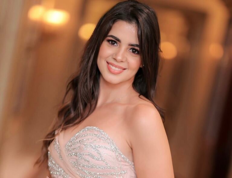 بطلة كليب عمرو دياب “لولا البنات”.. من هي لجين خليفة التي خطفت الأنظار؟